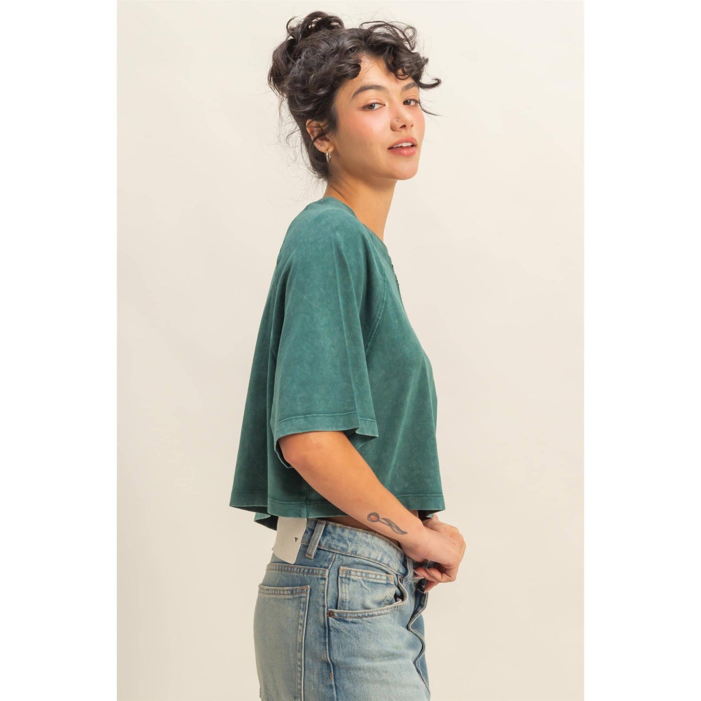 Short Sleeve Mineral Washed Cropped Tee: DARK TAUPE / S-M-L(2-2-2)