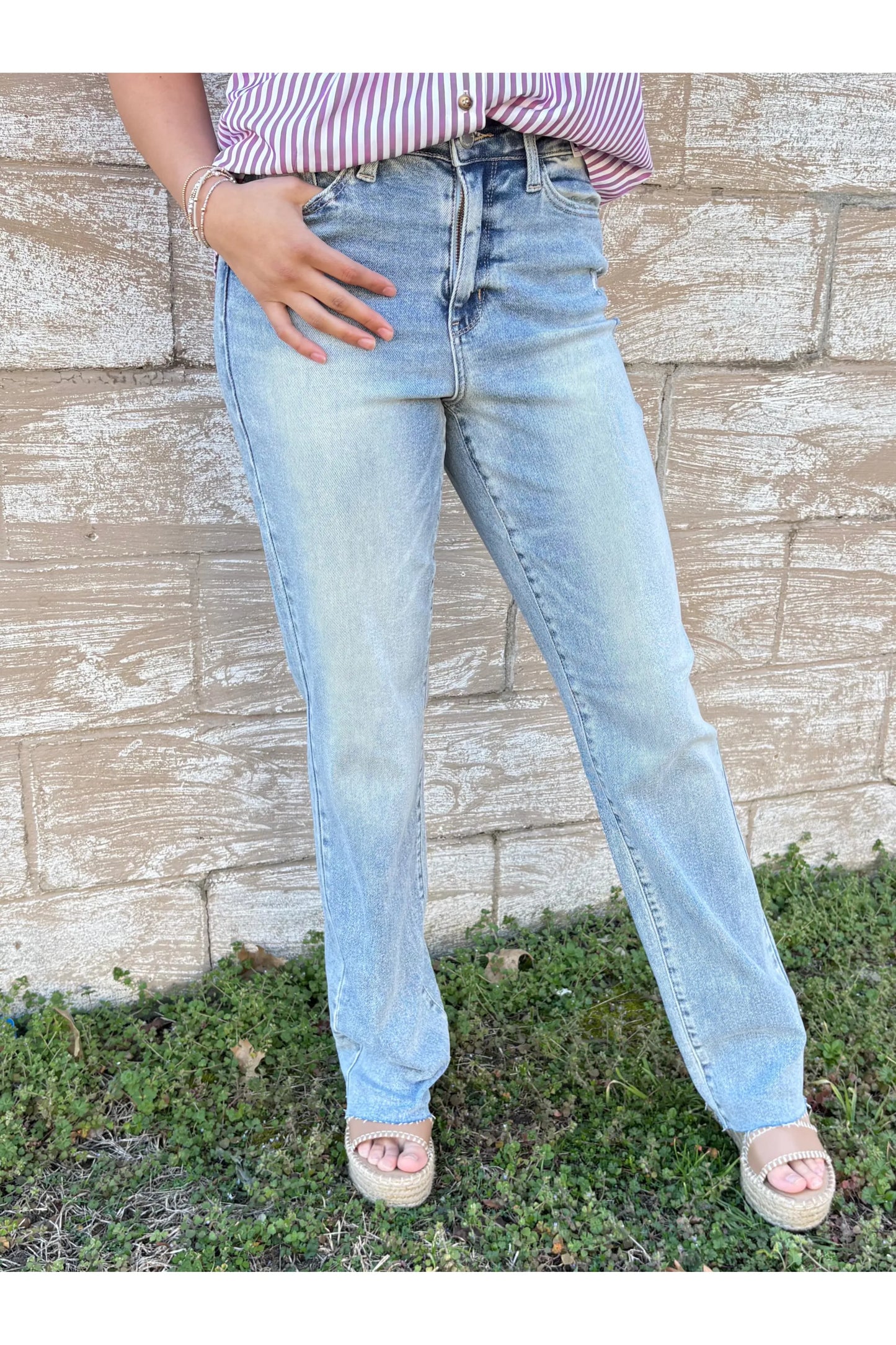 Judy Blue Mid Rise Light Wash Dad Jeans